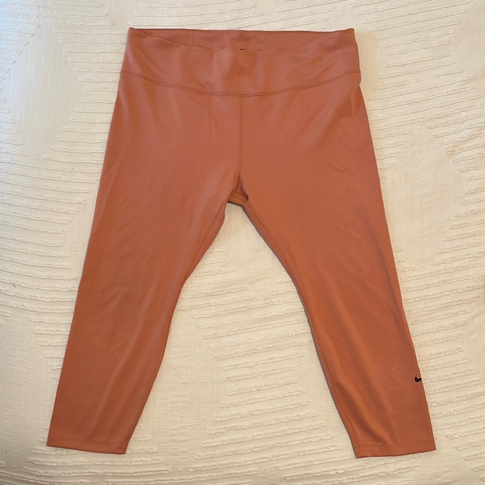 Peach/pink Nike Dri-Fit leggings